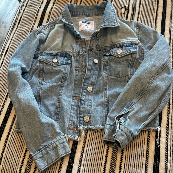 Old Navy Blue Jean Jacket Classic Style - Picture 1 of 2